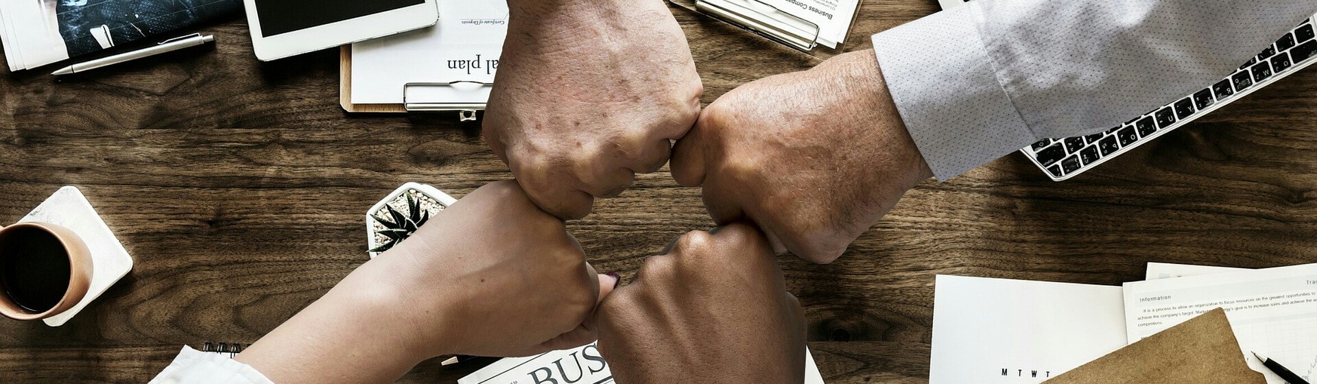 4 hands fistbumping eachother